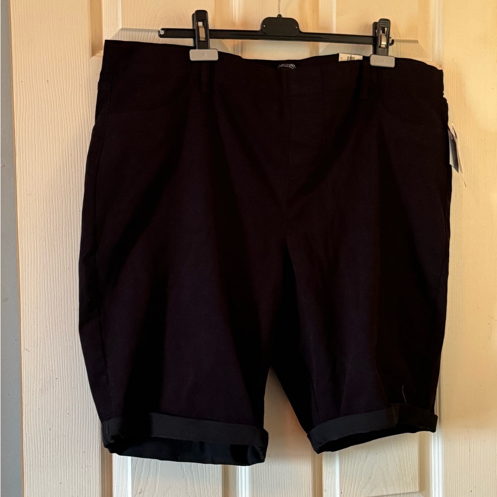 Women’s Black Bermuda Shorts